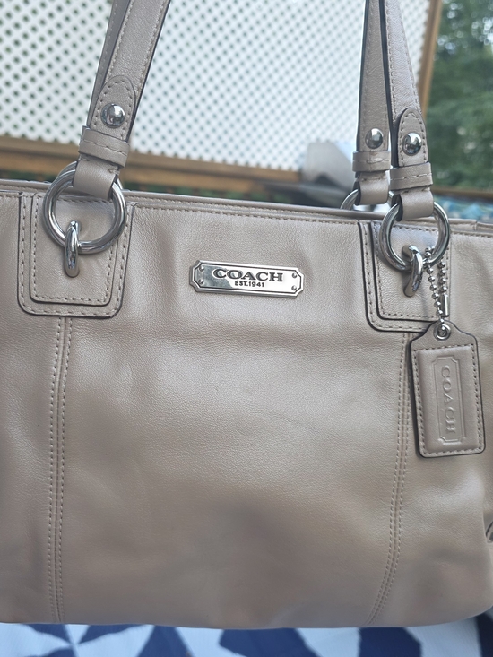 Coach Handbags - COACH Beige Leather Shoulder Bag with Silver Hardware & HANGTAG!!! ❤️❤️❤️❤️